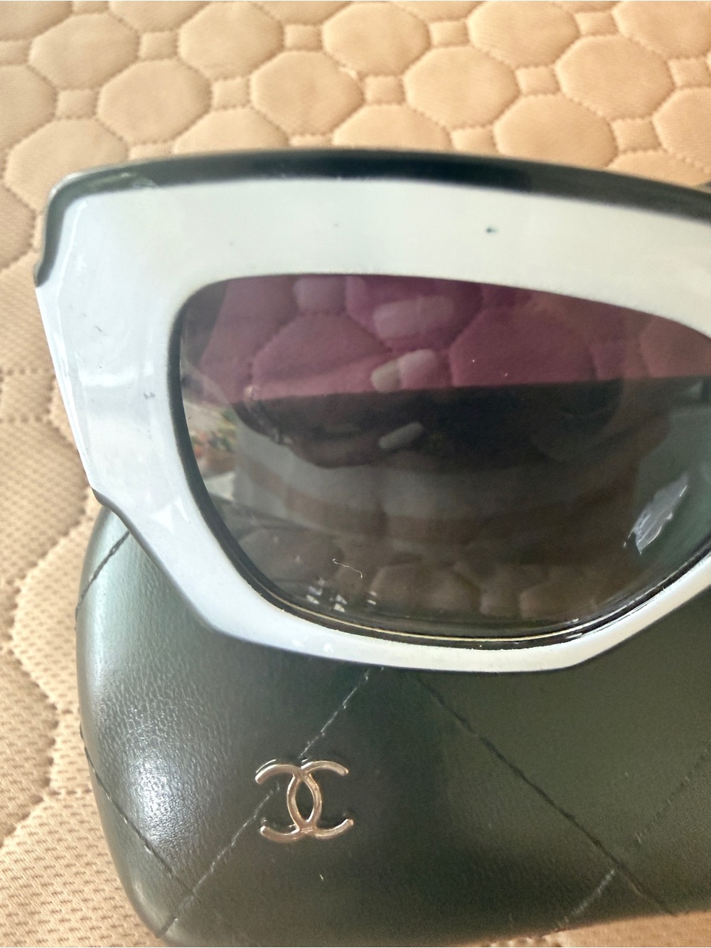 CHANEL GUC Two-Tone
Oversized Square Sunnies
White/Black signature C
*Call outs - Picture 7 of 10